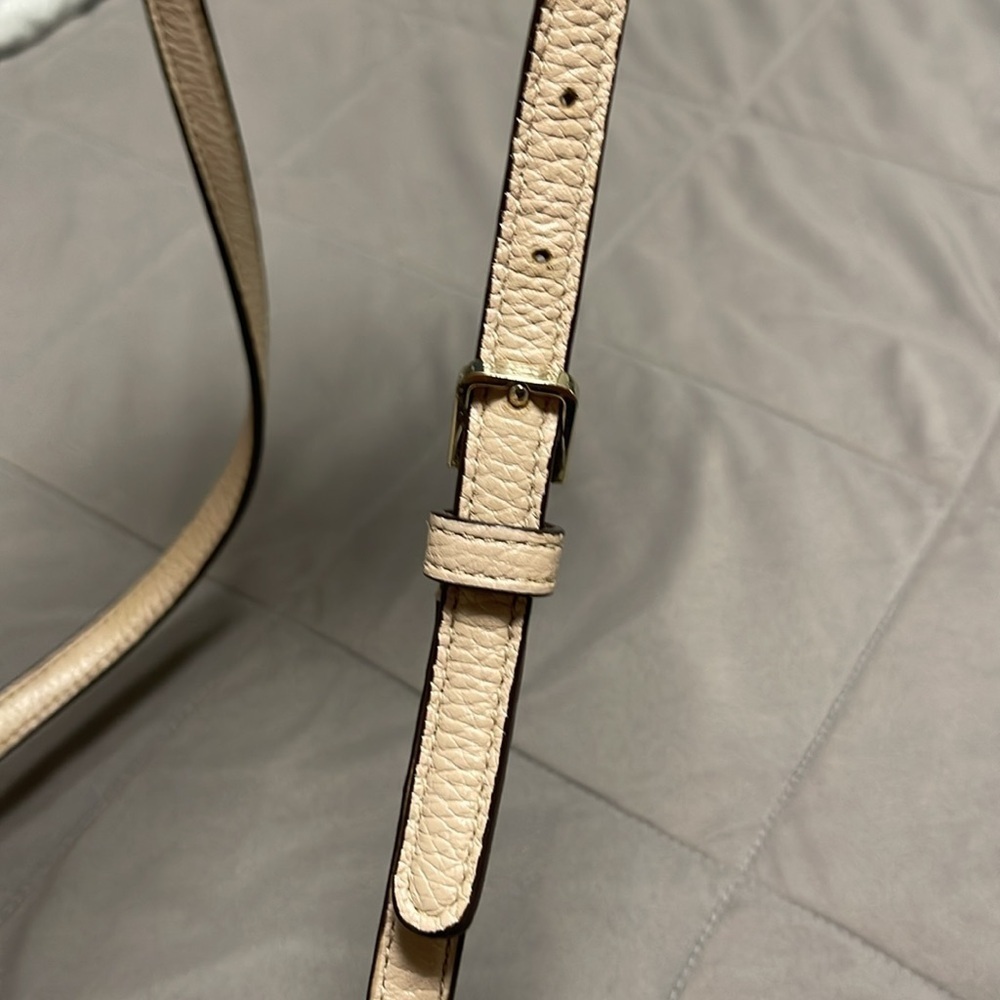 Kate Spade Cream Leather Crossbody with Front Pocket Adjustable Strap Flawed - Picture 14 of 15